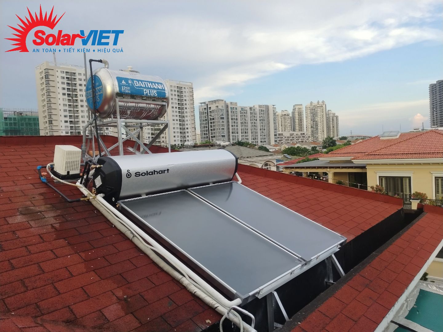 Read more about the article Solahart Premium 300 Lít – Giải Pháp Nước Nóng Toàn Diện Cho Nhà Mái Ngói Sang Trọng